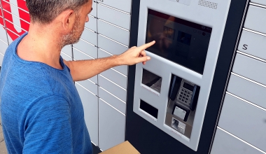 社保自助一体机，可以有效减少柜台窗口的排队等候时间，提高社保服务的效率。